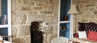 Breathtaking sea views, parking, beaches...  your ideal home away from home. 