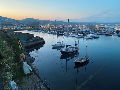 Breathtaking sea views, parking, beaches...  your ideal home away from home. 