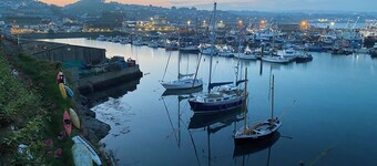 Breathtaking sea views, parking, beaches...  your ideal home away from home. 