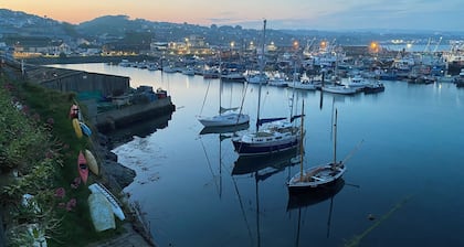 Breathtaking sea views, parking, beaches... your ideal home away from home.