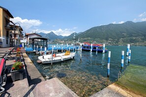 Marina - Holiday Apartment "Bella Isola" with Lake View, Private Terrace & Wi-Fi (Monte Isola)