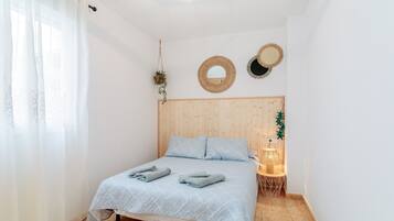 2 slaapkamers, een strijkplank/strijkijzer, gratis wifi, beddengoed