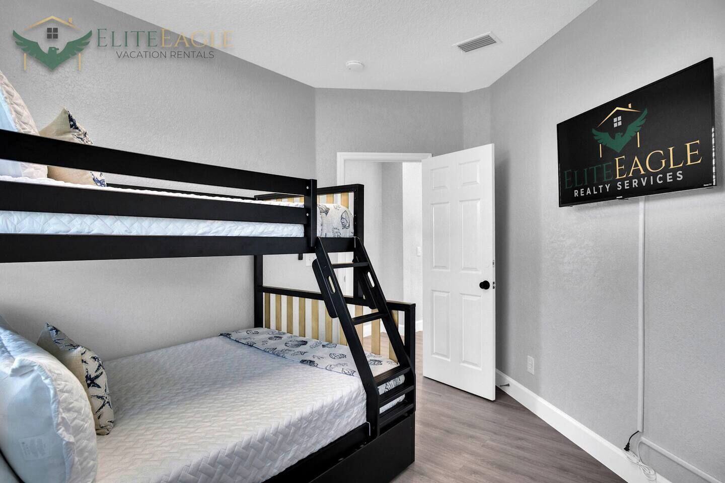 4 Schlafzimmer, Schreibtisch, Bügeleisen/Bügelbrett, WLAN