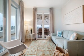 TV - Apartment 'Superior 3' with Private Terrace, Wi-Fi and Air Conditioning (Jesolo)