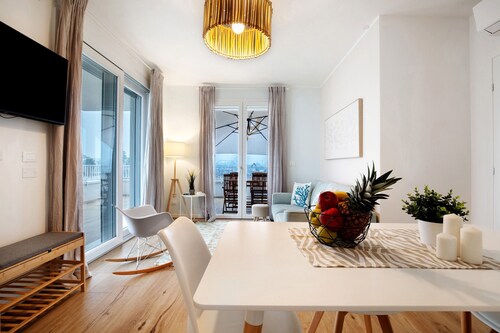 Apartment 'Superior 3' with Private Terrace, Wi-Fi and Air Conditioning