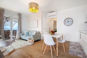 Dining - Apartment 'Superior 3' with Private Terrace, Wi-Fi and Air Conditioning (Jesolo)