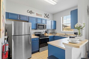 聯排別墅, 多張床, 庭院, 花園景觀 (Disney Daze) | 私人廚房 | 咖啡機/沖茶器