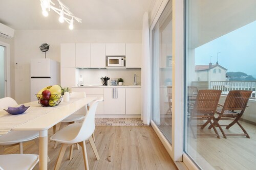 Ferienwohnung 'Deluxe 4' mit privater Terrasse, WLAN und Klimaanlage