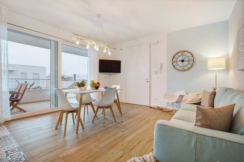 Apartment 'Deluxe 4' with Private Terrace, Wi-Fi and Air Conditioning