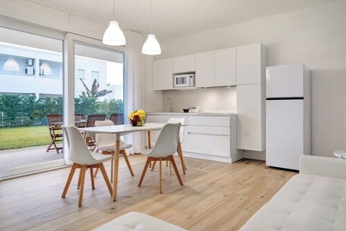 Ferienwohnung 'Deluxe 6' mit Gemeinschaftsgarten, WLAN und Klimaanlage