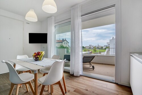 Ferienwohnung 'Deluxe 7' mit Gemeinschaftsgarten, WLAN und Klimaanlage