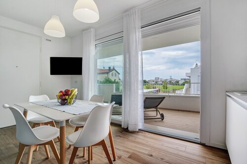 Ferienwohnung 'Deluxe 7' mit Gemeinschaftsgarten, WLAN und Klimaanlage