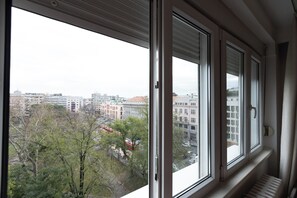 Studio | Desk, laptop workspace, soundproofing, iron/ironing board - Central Park Apartments (Belgrade)
