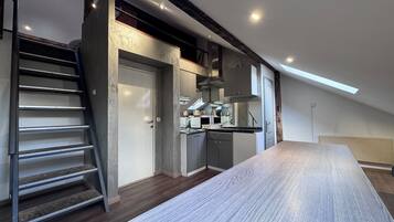 Economy-dupleks | Privat køkken | Køleskab, mikrobølgeovn, ovn, elkedel