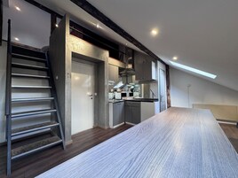 Refrigerador, microondas, horno, tetera/pava eléctrica