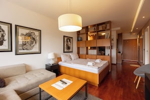 Comfort Studio | 1 bedroom, desk, laptop workspace, soundproofing