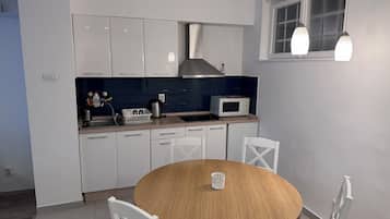 Apartemen Comfort, 1 kamar tidur | Dapur pribadi | Lemari es, microwave, oven, dan ketel listrik