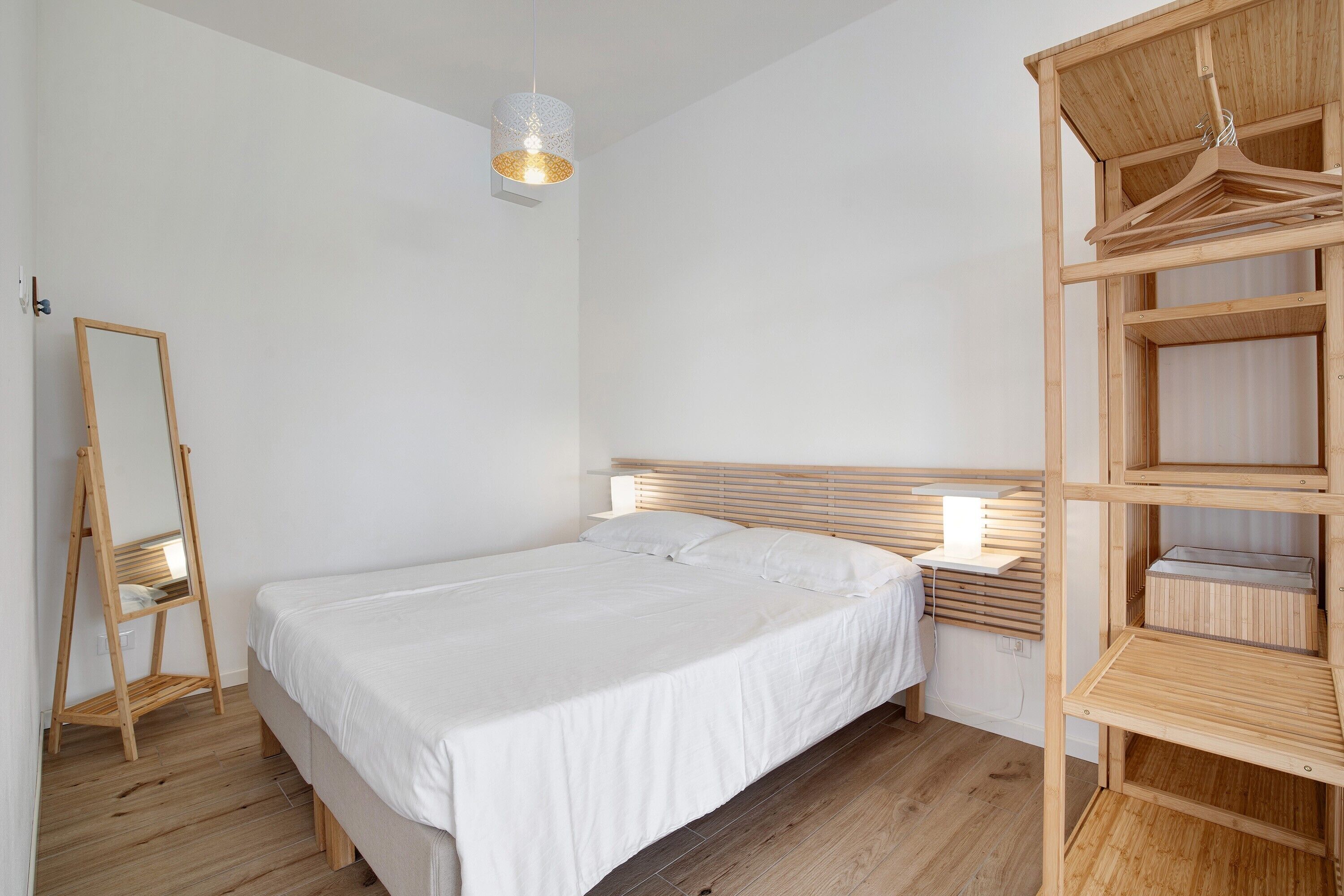 アイロン / アイロン台、WiFi (無料)、ベッドシーツ