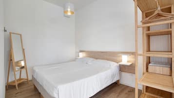 Bügeleisen/Bügelbrett, kostenloses WLAN, Bettwäsche