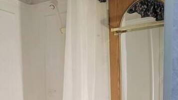 毛巾、肥皂、卫生纸