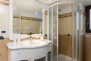 Apartment, City View | Bathroom