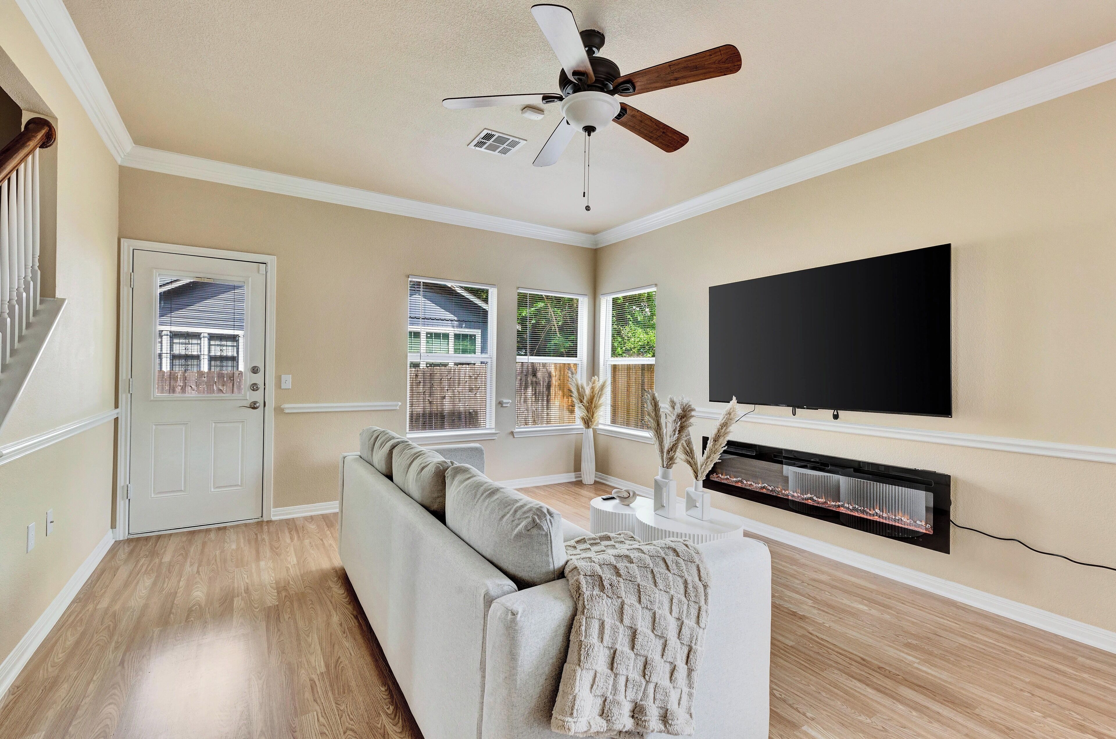 Spacious Home-Queen Suite-Game Room-Movie Room
