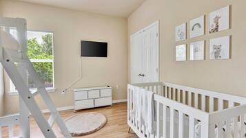 4 habitaciones, caja de seguridad en la habitación y escritorio