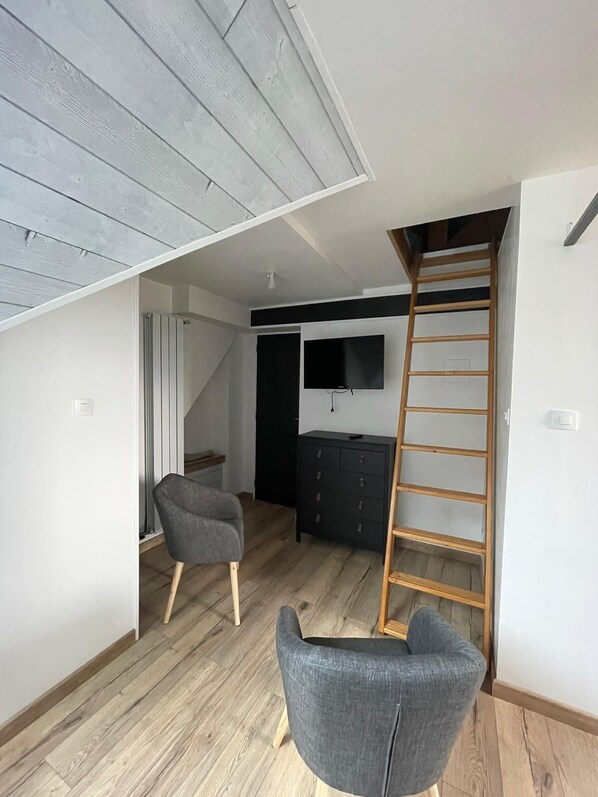 Interior - Apartment with terrace (Val-du-Layon)