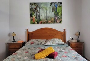 2 bedrooms, iron/ironing board, free WiFi, bed sheets - Holiday Home 'Villa Pepi La Mode Piscina Relax' with Private Pool, Wi-Fi and Air Conditioning (Chiclana de la Frontera)