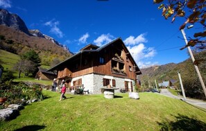 Exterior - Apartment 'Les Anailles' with Mountain View, Shared Terrace and Wi-Fi (Saint-Ferréol)