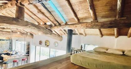 Mas Montet Chez Raphael with Shared Pool, Wi-Fi and Air Conditioning