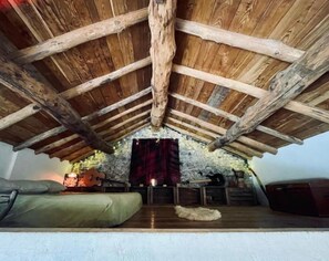 3 bedrooms, free WiFi, bed sheets - Mas Montet Chez Raphael with Shared Pool, Wi-Fi and Air Conditioning (Val-d'Aigoual)