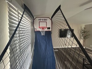 Interior - Cozy home in charming Norwalk with AC, WiFi. Cedar Point/Summit Race//Sports Par (Norwalk)