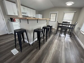 Dining - Cozy home in charming Norwalk with AC, WiFi. Cedar Point/Summit Race//Sports Par (Norwalk)