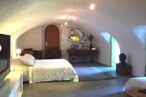 2 bedrooms, iron/ironing board, free WiFi, bed sheets - Apartment 'Mas La Rainette Chez Raphael' with Mountain View, Shared Pool and Wi-Fi (Val-d'Aigoual)