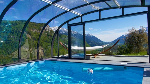 A swimming pool with a view of mountains and a hammock. - Apartment 'L'Ancolie' with Mountain View, Shared Terrace and Wi-Fi (Saint-Ferréol)