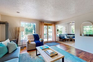 TV, fireplace, foosball - Family-friendly lakefront escape with outdoor dining, gas grill, kayaks and W/D (Lacey)