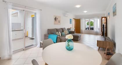 Villa 'Essence Of Grey' with private terrace overlooking the sea, Wi-Fi and air conditioning