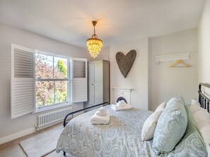 3 bedrooms, free WiFi, bed sheets