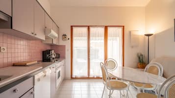 Geladeira, fogão, cooktop, lava-louças