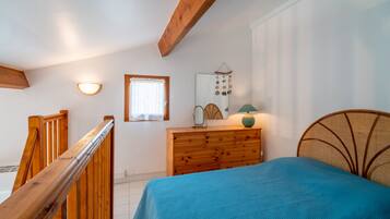 2 bedrooms, iron/ironing board