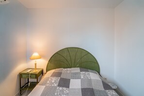 2 bedrooms, iron/ironing board