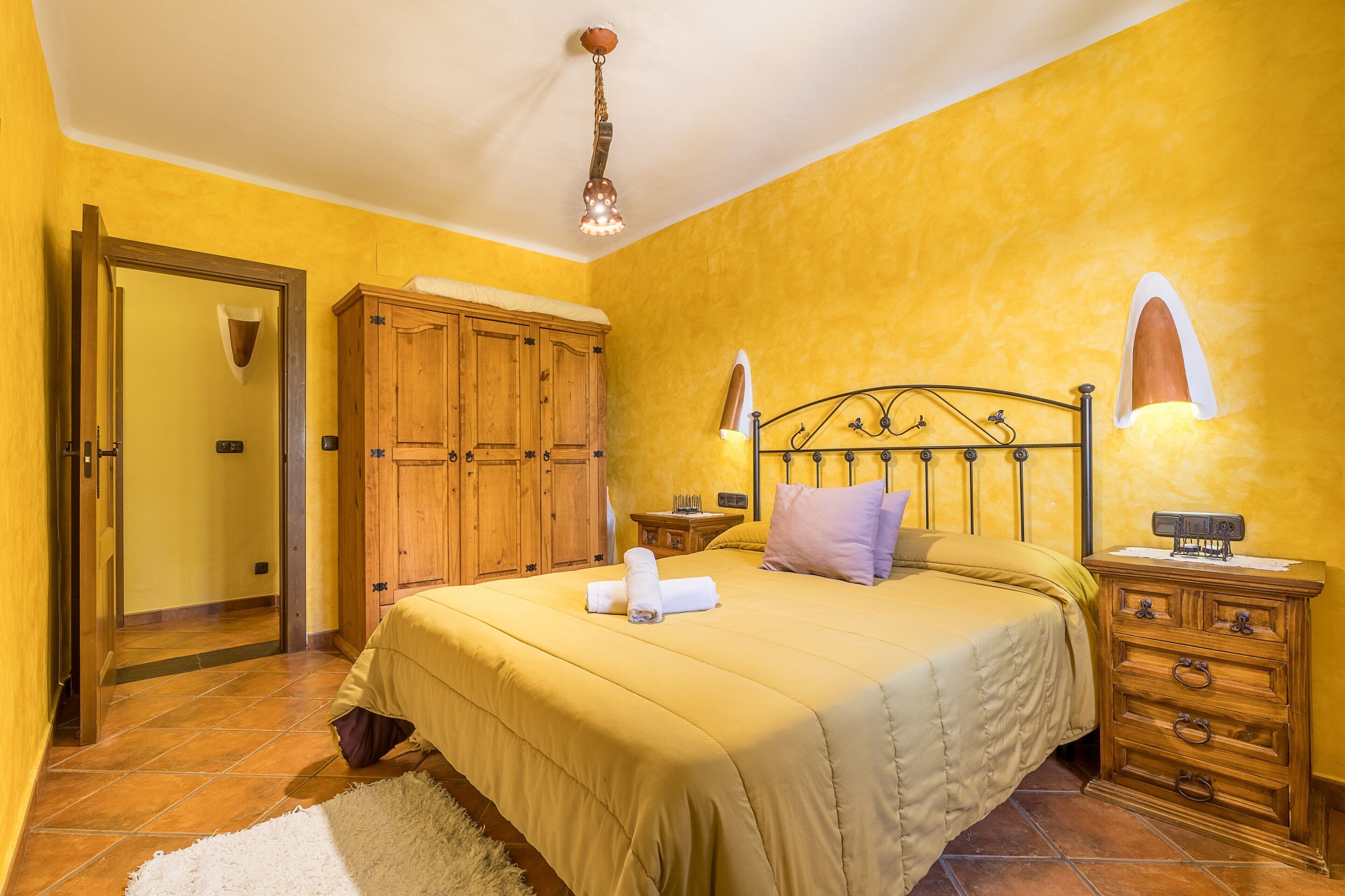 3 habitaciones, wifi gratis y ropa de cama 