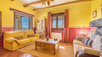 TV, fireplace, DVD player