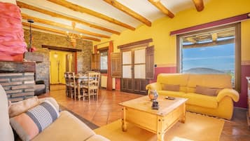 TV, fireplace, DVD player