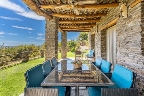 Country House 'Cortijo Jiménez' with Mountain View, Private Pool and Wi-Fi