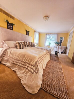 5 bedrooms, travel crib, WiFi, bed sheets