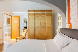 Apartment, Canal View | 1 bedroom, iron/ironing board, free cribs/infant beds, free WiFi