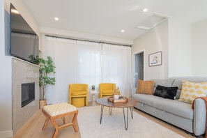 Smart TV, fireplace - Staying 8ppl, 5 min to DT. 3 bedrooms, mountain View, AC, Free parking, townhome (Canmore)