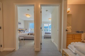 3 bedrooms, iron/ironing board, free WiFi, bed sheets - Staying 8ppl, 5 min to DT. 3 bedrooms, mountain View, AC, Free parking, townhome (Canmore)